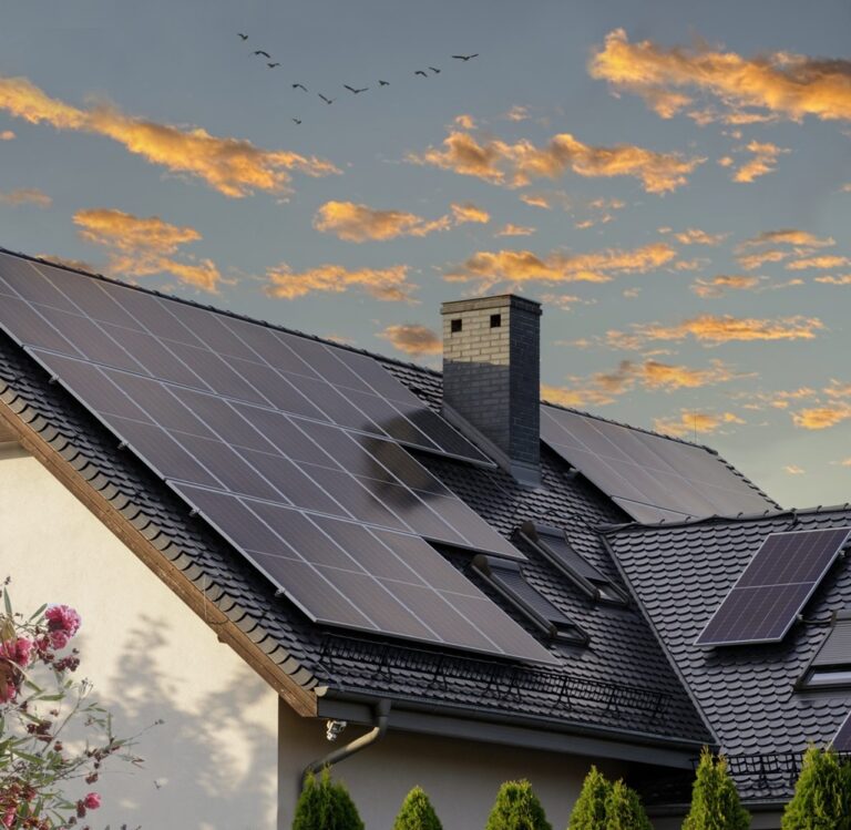 vecteezy_solar-powered-home-modern-house-with